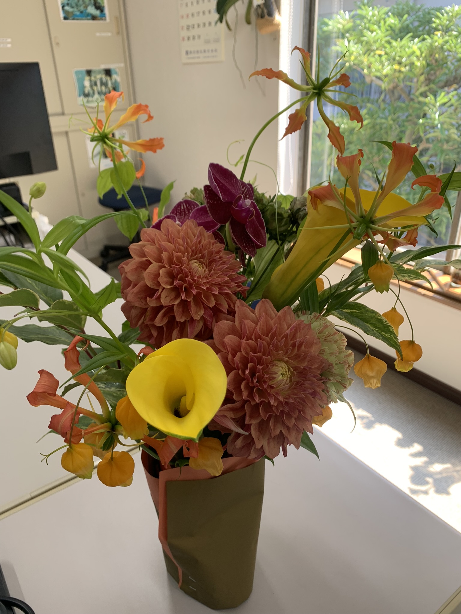 会社はお花畑　心地よい窓辺