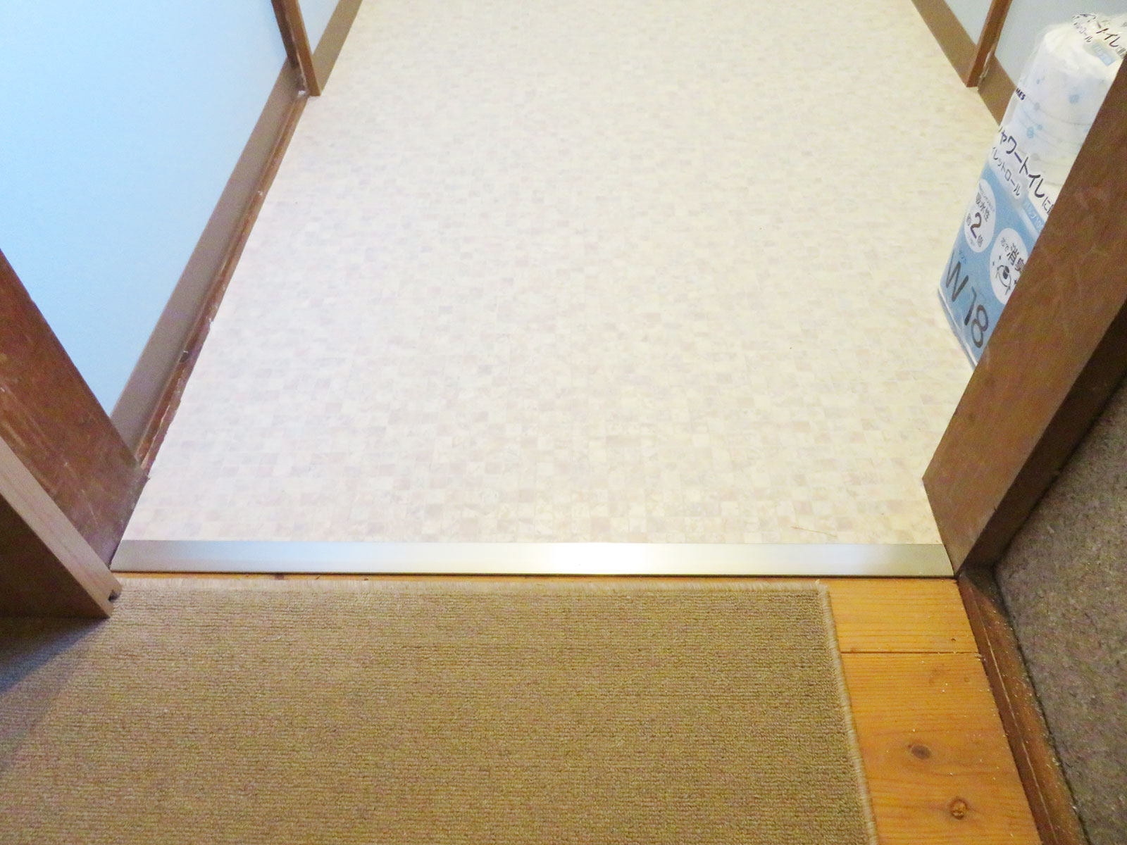 フラットな床のトイレ出入口