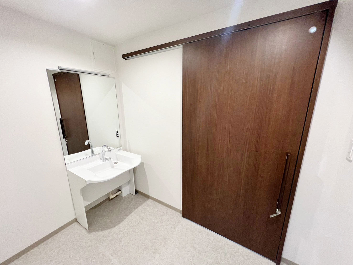 車いす用洗面台