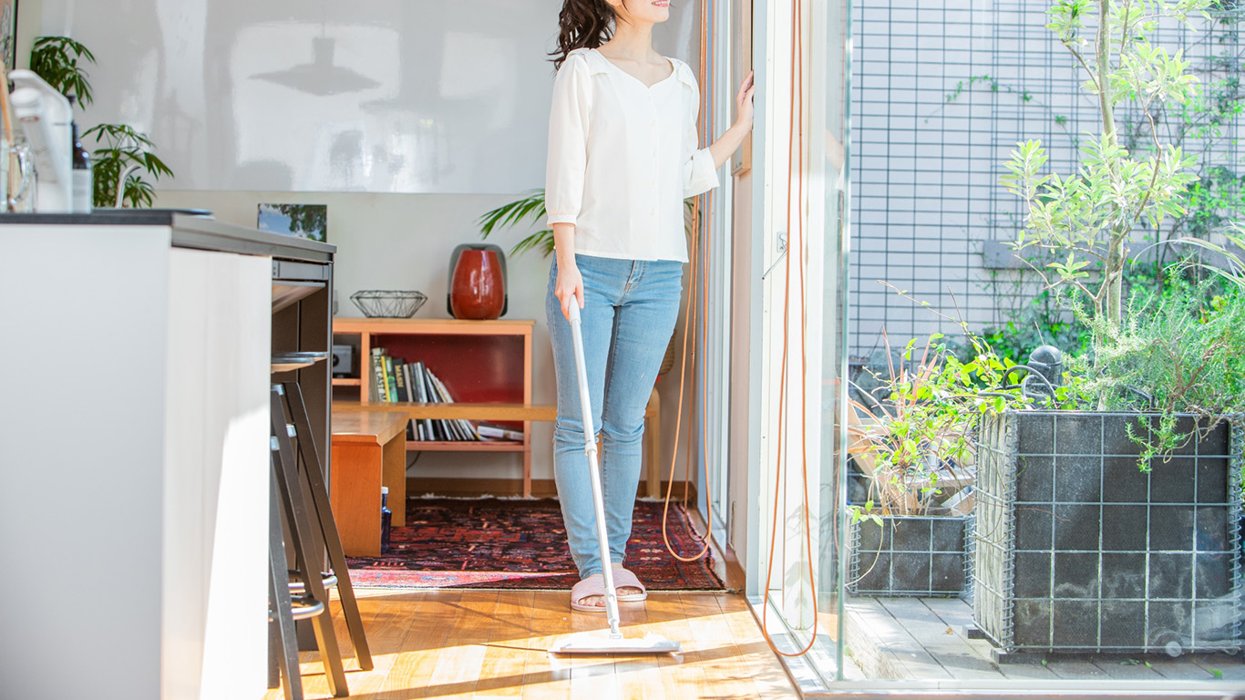 花粉が舞い上がらない時間帯に掃除をする