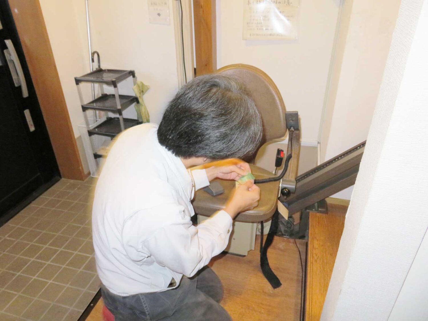 ハイツ柚　施工中 いす式階段昇降機