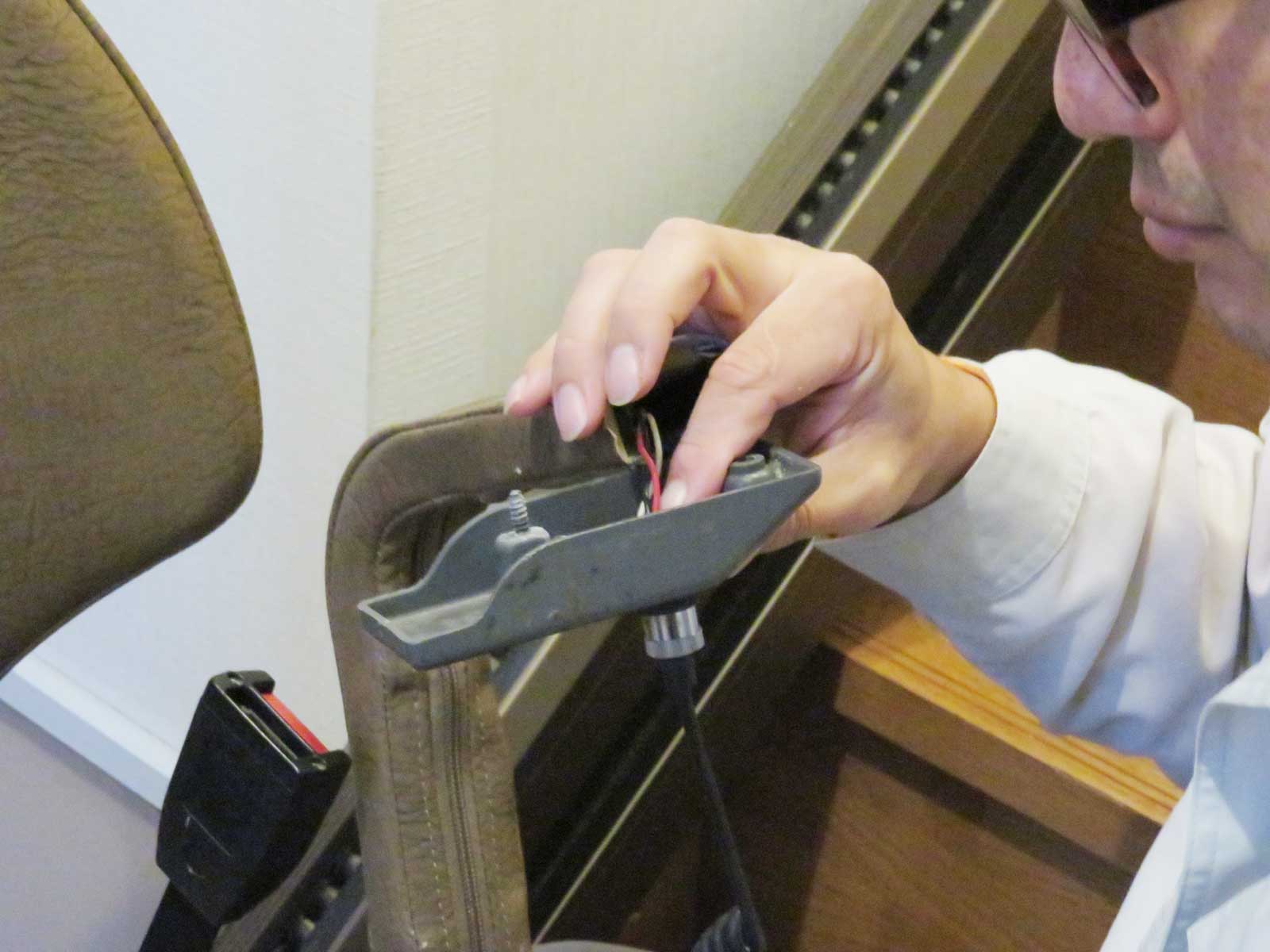 いす式階段昇降機修理