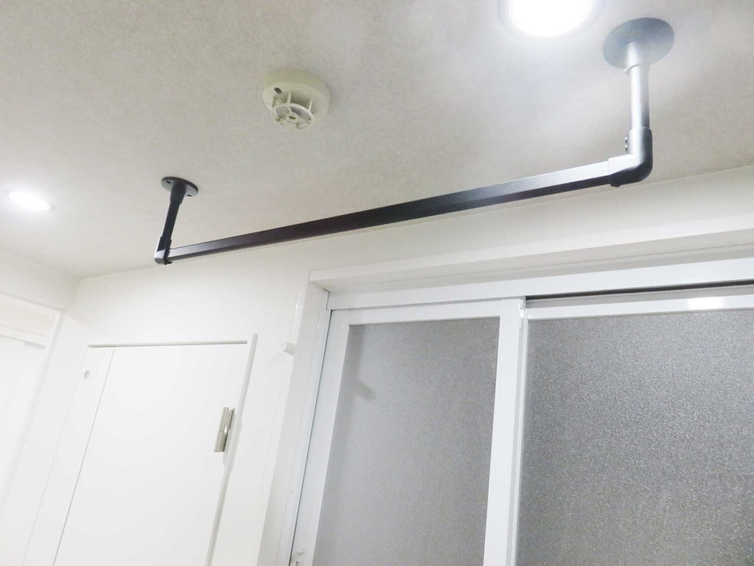 洗面脱衣室　ハンギングバー