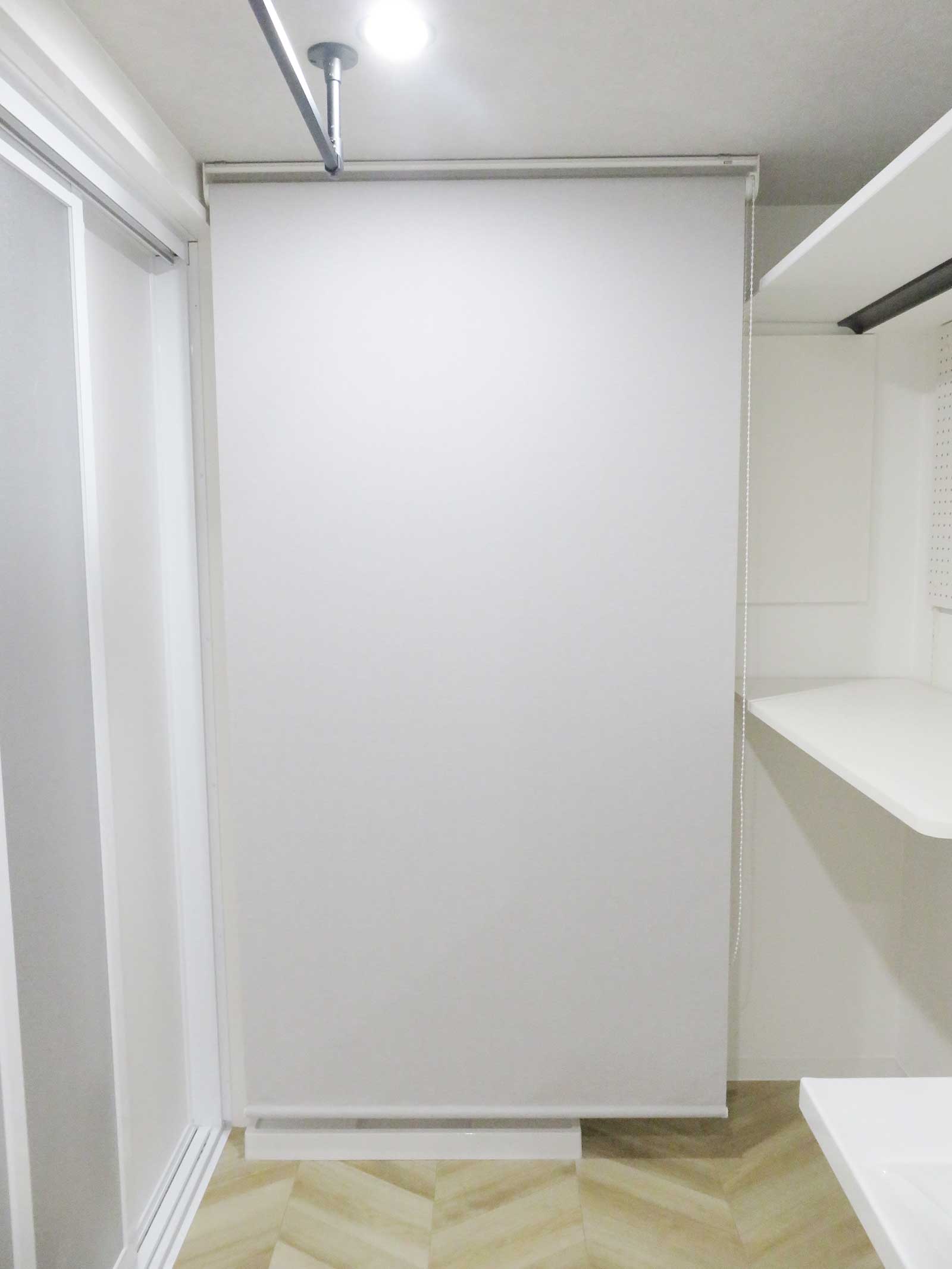 施工後　洗面脱衣室　ロールスクリーン