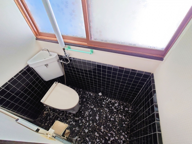古い日本家屋のトイレイメージ